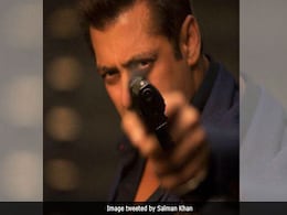 गैंगस्टर की धमकी से दबंग Salman Khan की बढ़ी सिक्योरिटी, Race 3 की शूटिंग हुई बंद गैंगस्टर की धमकी से दबंग Salman Khan की बढ़ी सिक्योरिटी, Race 3 की शूटिंग हुई बंद