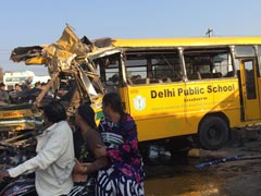 इंदौर में DPS स्कूल बस और ट्रक की भीषण टक्कर, 4 स्कूली बच्चे समेत 6 की मौत