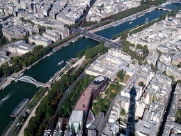 Paris Braces For Floods As Swollen Seine Inches Higher Paris Braces For Floods As Swollen Seine Inches Higher