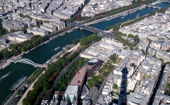 Seine River In Paris To Be Thrown Open To Swimmers After 100 Years