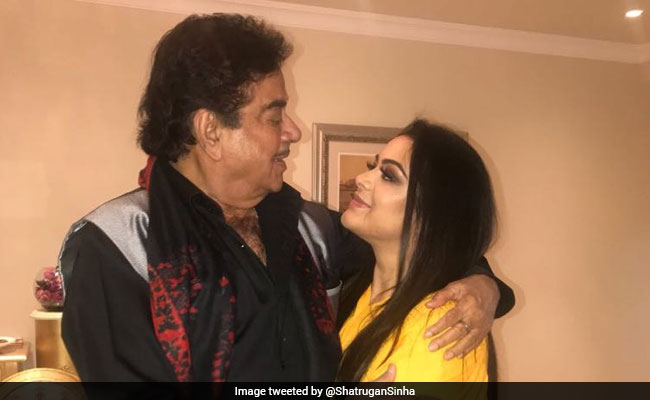 Trending: Shatrughan Sinha Meets Sanjay Dutt's Daughter Trishala In Dubai. See Pics