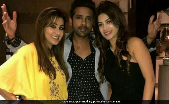 <i>Bigg Boss 11</i> Winner Shilpa Shinde Parties With Bandgi And Puneesh. See Pics