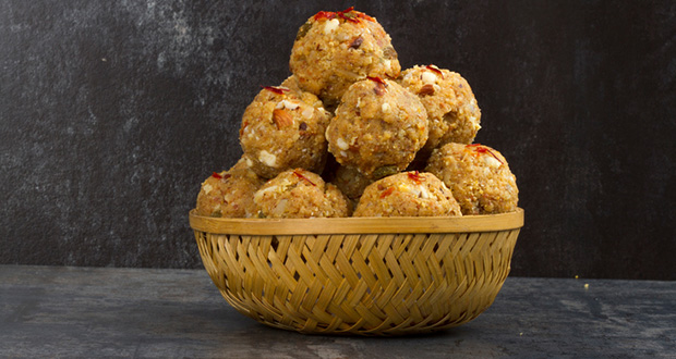 Make Sonth Methi Ke Ladoo For Strong Immunity And Good Health This Winter (Recipe Inside)