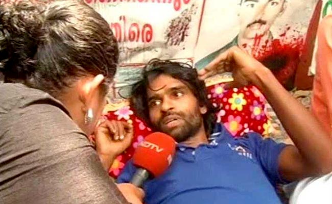Hundreds Turn Up To Support Kerala Man Protesting For Over 700 Days
