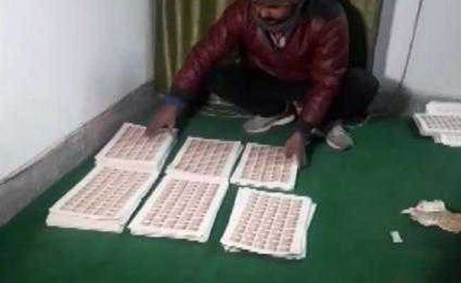 पटना पुलिस की बड़ी कार्रवाई, 10 करोड़ रुपये के नकली डाक टिकट जब्त