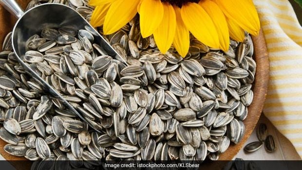 Sunflower Seeds Benefits: सूरजमुखी के बीज खाने के चार फायदे