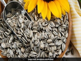 Sunflower Seeds Benefits: ब्लड प्रेशर से लेकर तनाव की समस्या को दूर करने तक, जानें सूरजमुखी बीज खाने के अद्भुत फायदे Sunflower Seeds Benefits: ब्लड प्रेशर से लेकर तनाव की समस्या को दूर करने तक, जानें सूरजमुखी बीज खाने के अद्भुत फायदे