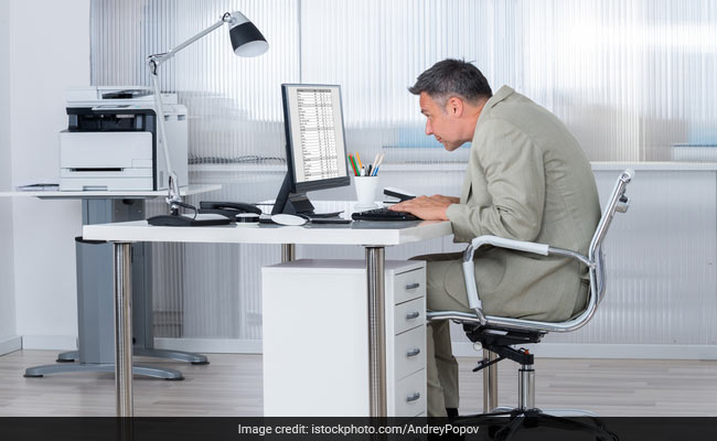 Rujuta Diwekar Tells How Using Gadgets Will Not Let You Achieve A Flat Tummy