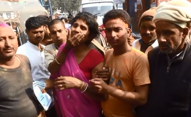 बिहार : मूर्ति विसर्जन के दौरान हाईटेंशन तार की चपेट में आए 6 लोग, 2 की मौत, 4 की हालत गंभीर