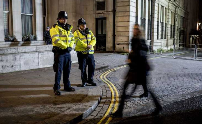 London Police Kill Man After "Islamist-Related" Terror Stabbings