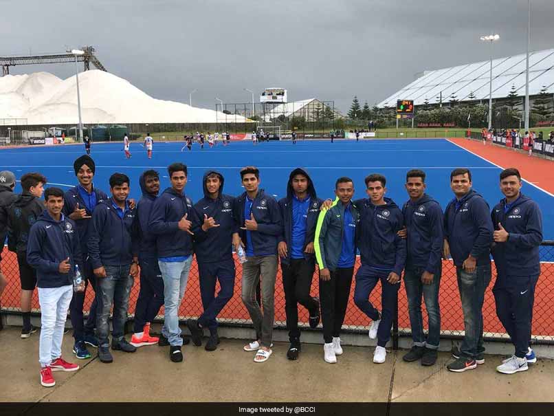 India Under 19 Cricket Coach Rahul Dravid Team Encourage Hockey Squad In New Zealand Cricket News