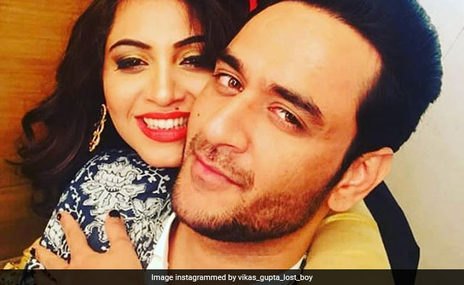 Bigg Boss 11 Vikas Gupta Will Reportedly Divide Prize Money Between Arshi Khan And Jyoti Kumari Some of her popular shows are dekh. bigg boss 11 vikas gupta will