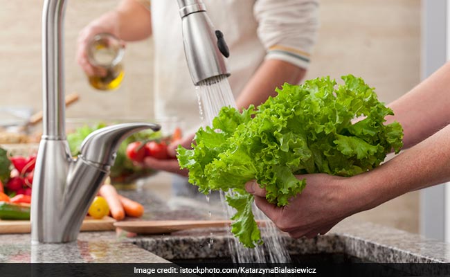 washing lettuce