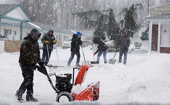 Hundreds Of Flights Cancelled As Second Winter Storm Hits United States