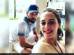 Yuvraj Singh Photobombs Wife Hazel Keech's Selfie, Makes It 'Sexier' Yuvraj Singh Photobombs Wife Hazel Keech's Selfie, Makes It 'Sexier'
