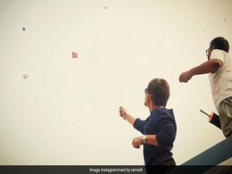 'जीरो' के सेट पर शाहरुख खान ने मनाई मकर संक्रांति, नहीं भूले पतंग उड़ाना 'जीरो' के सेट पर शाहरुख खान ने मनाई मकर संक्रांति, नहीं भूले पतंग उड़ाना
