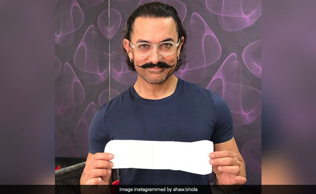 हाथ में 'पैड' लेकर आमिर खान ने दिया शाहरुख और सलमान को अनोखा चैलेंज, अब किसकी बारी!