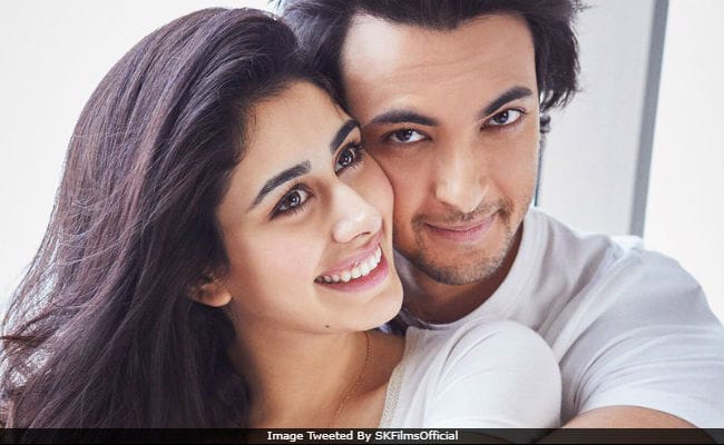 Loveratri Stars Warina Hussain And Aayush Sharma Pose Together. See Pic