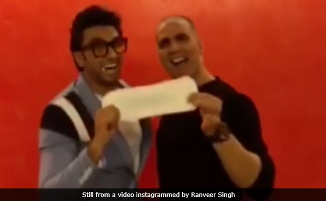 <i>PadMan</i> Challenge: Ranveer Singh Dubsmashes With Superhero Akshay Kumar