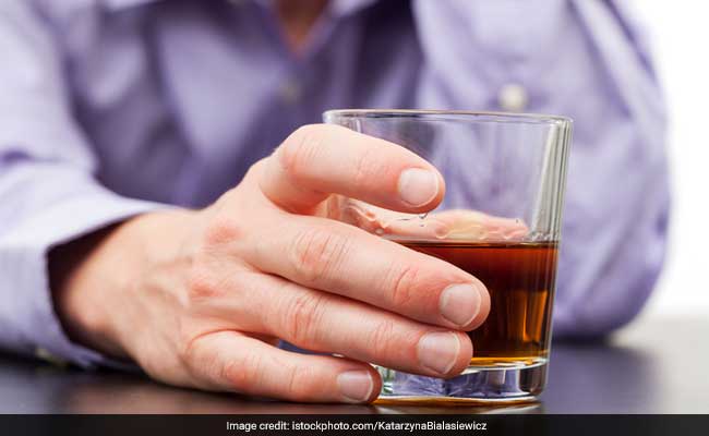 Heavy Drinking May Up Risk Of Dementia: Study