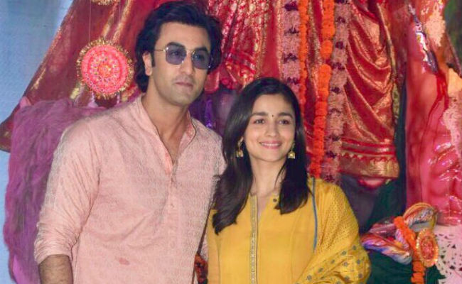 Alia Bhatt And Ranbir Kapoor, Couple Of The Year? Manish Malhotra Predicts A Romance
