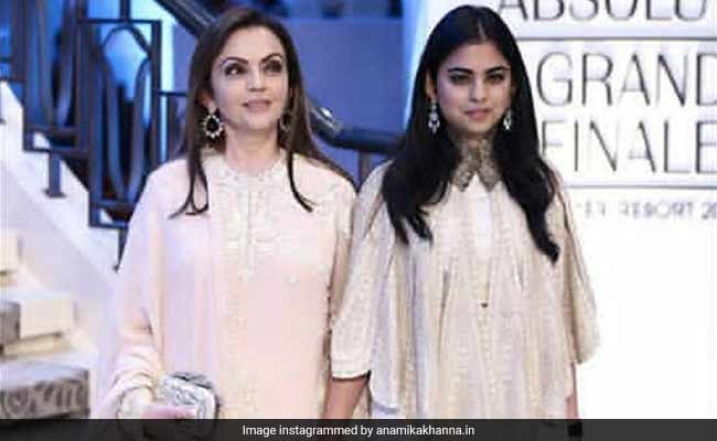 Lakme Fashion Week 2018: Nita Ambani And Daughter Isha In A Throwback Pic Posted By Anamika Khanna