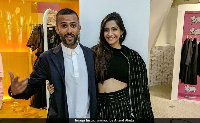 Sonam Kapoor And Anand Ahuja Enjoy A Walk By The Beach