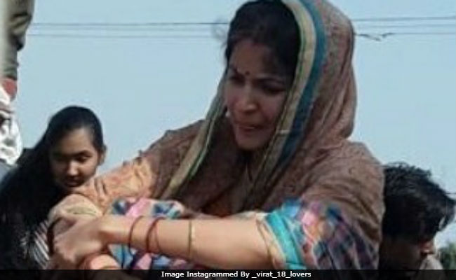 Anushka Sharma's New Pic From <i>Sui Dhaaga</i> Set Is Now Viral