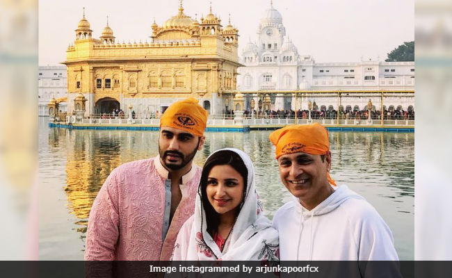 Arjun Kapoor And Parineeti Chopra's <i>Namastey England</i> Begins. First Stop, The Golden Temple