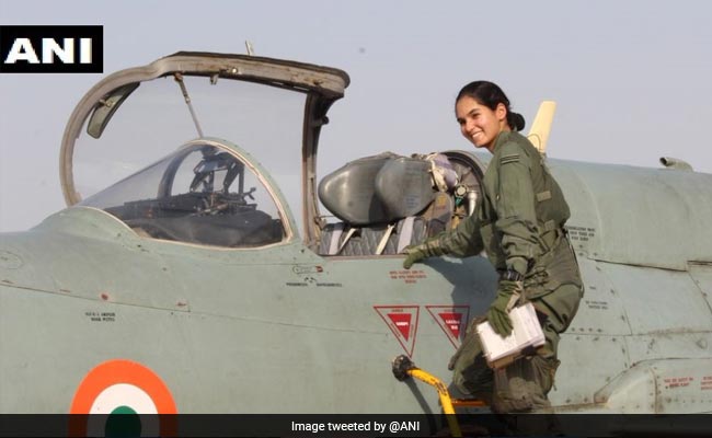 फ्लाइंग ऑफिसर अवनी चतुर्वेदी ने रचा इतिहास, मिग-21 उड़ाने वाली पहली भारतीय महिला बनीं