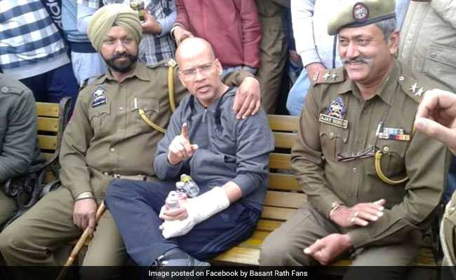 Senior Cop Warned By Jammu And Kashmir Police Chief Over 'Strange Activities'