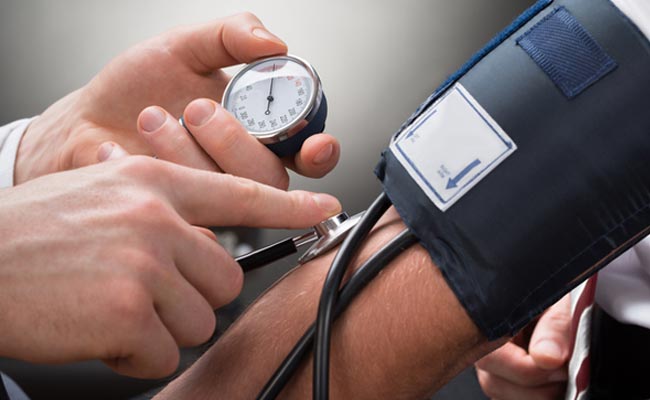 High Blood Pressure को कंट्रोल करना है तो 30 की उम्र के बाद रखें इन बातों का खास ख्याल, नहीं बढ़ेगा बीपी!