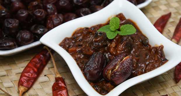 Sweet Date Chutney (Khajoor ki Chutney)