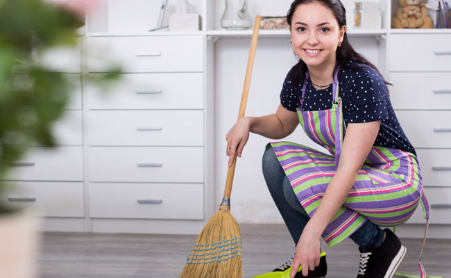 क्या आपकी मम्मी भी करती हैं घर की सफाई? रहें सावधान, बढ़ रही है ये बीमारी
