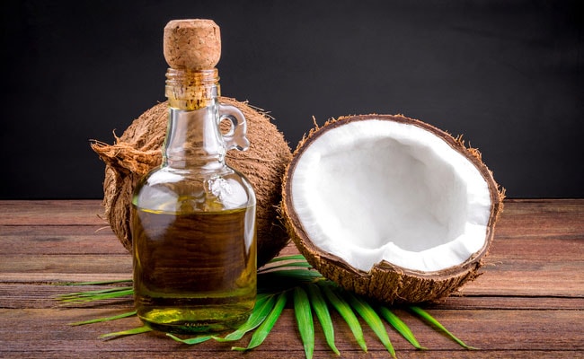 Coconut Oil Uses For Skin And Hair Benefits - नारियल तेल के 7 फायदे, सांसों को बनाए ताजा और शेविंग क्रीम की तरह करें इस्तेमाल