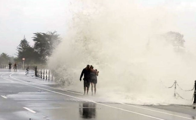 Hundreds Of Stranded Tourists Freed As Roads Reopen In New Zealand