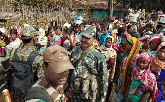 दंतेवाड़ा में पुलिस पर फर्जी एनकाउंटर का आरोप, थाने जा रहे परिजनों और ग्रामीणों को रास्ते में ही रोका गया