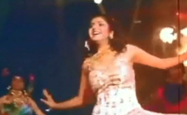 Divya Bharti Birthday Special: देव आनंद भी थे इनके फैन, सिर्फ 2 साल के करियर में ही बन बैठी थीं बॉलीवुड की टॉप एक्ट्रेस