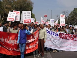 Delhi University Teachers Protest Against MHRD Circular On 7th Pay Commission Delhi University Teachers Protest Against MHRD Circular On 7th Pay Commission
