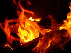 बिहार : अचानक लगी आग से 22 घर जलकर खाक, एक ही परिवार के 3 सदस्यों की जलकर मौत