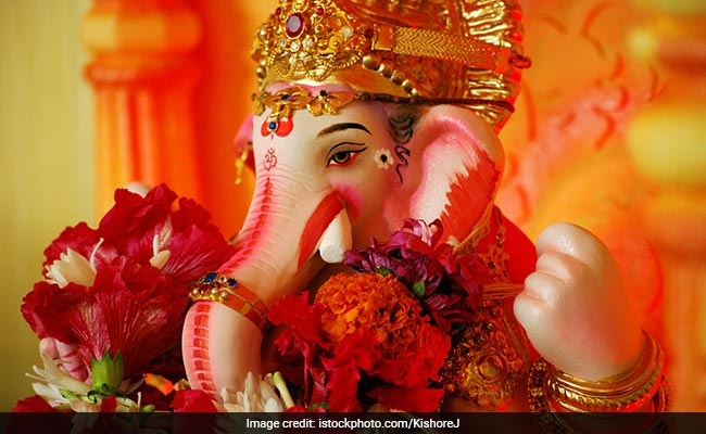 Angarki Sankashti Chaturthi 2018 Date Significance Puja Muhurat Timing And Bhog On sankashti chaturthi, worshipers will observe a fast and break it only after offering prayers to lord ganesha following the moon rise. angarki sankashti chaturthi 2018 date