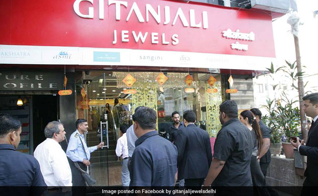 Gitanjali Employees In Hyderabad Stage Protest, Demand Alternate Jobs