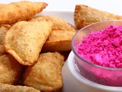 Happy Holi 2018: 4 Traditional Holi Sweets and Snacks That Could Be Adulterated