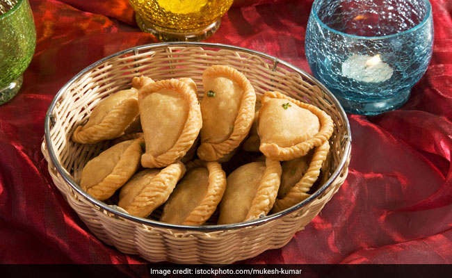 Happy Holi 2018: 4 Traditional Holi Sweets and Snacks That Could Be Adulterated