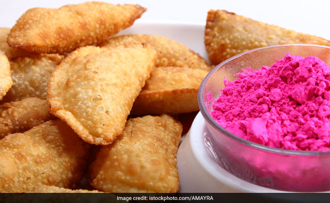 Holi 2018 Special: 7 Interesting Ways To Make Gujiyas Healthy This Holi!