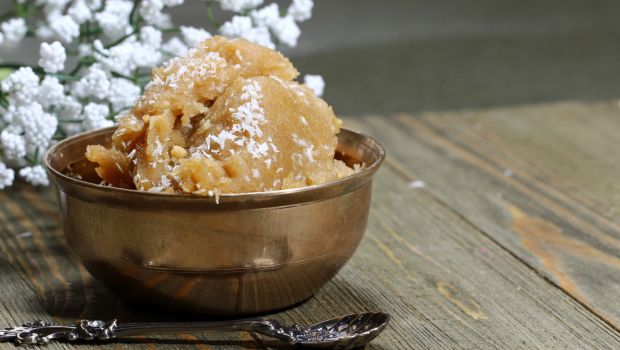 Vikas Khanna Recipes: आटे का हलवा शेफ विकास खन्ना के स्टाइल में, नोट करें आसान रेसिपी