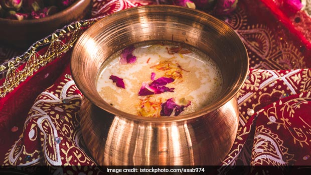 Holi 2018: 8 Instagram Pictures That Are Giving Us Major Holi Food Inspiration!