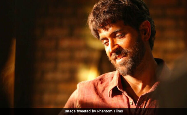 If You Were Struck By Hrithik Roshan's <i>Super 30</i> Look, So Was Anand Kumar, Whom He Plays