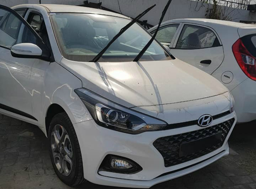 Hyundai i20 Facelift Spotted Completely Undisguised Before 2018 Auto Expo Launch