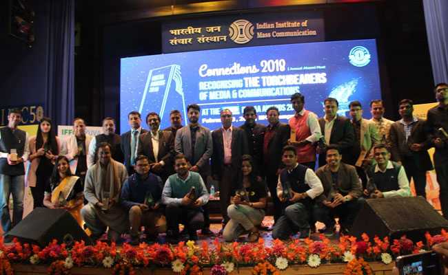 IIMC के एलुम्नाई मीट में मीडिया दिग्गजों का जमावड़ा, 23 पूर्व छात्र ईमका अवार्ड 2018 से सम्मानित